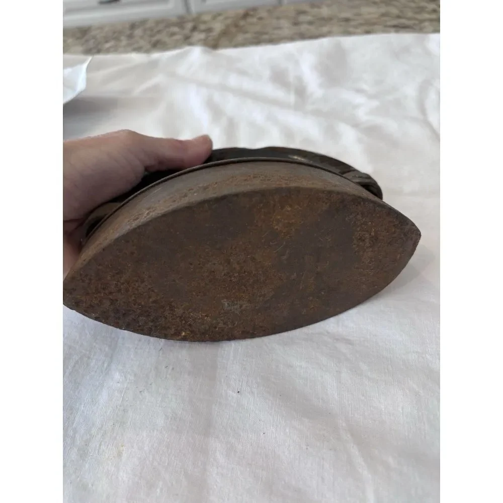 Vintage Flat Iron Solid Metal‎ 1920S Need A Good Cleaning. 2841